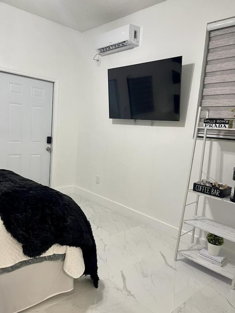 Cozy Studio, Prime Location, Remodeled, 1 Parking Γουεστ Παλμ Μπιτς Εξωτερικό φωτογραφία