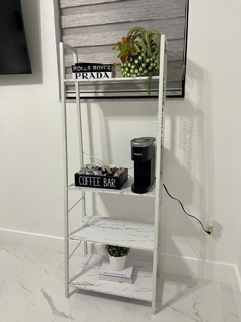 Cozy Studio, Prime Location, Remodeled, 1 Parking Γουεστ Παλμ Μπιτς Εξωτερικό φωτογραφία